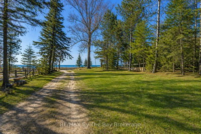 278 Coastline Drive • Wasaga Beach, ON photo 3