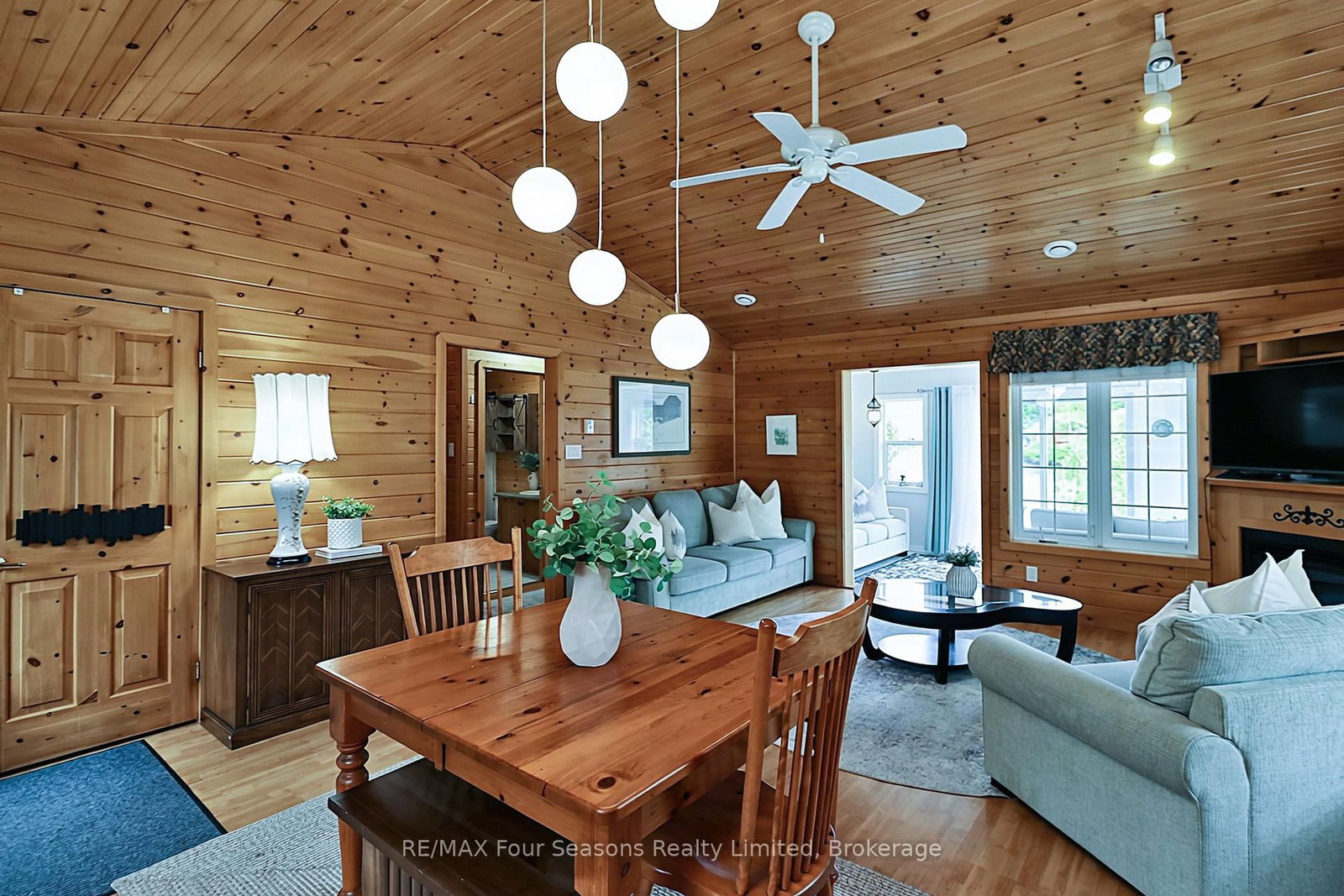 47 CABIN Crescent • Wasaga Beach, ON photo 5