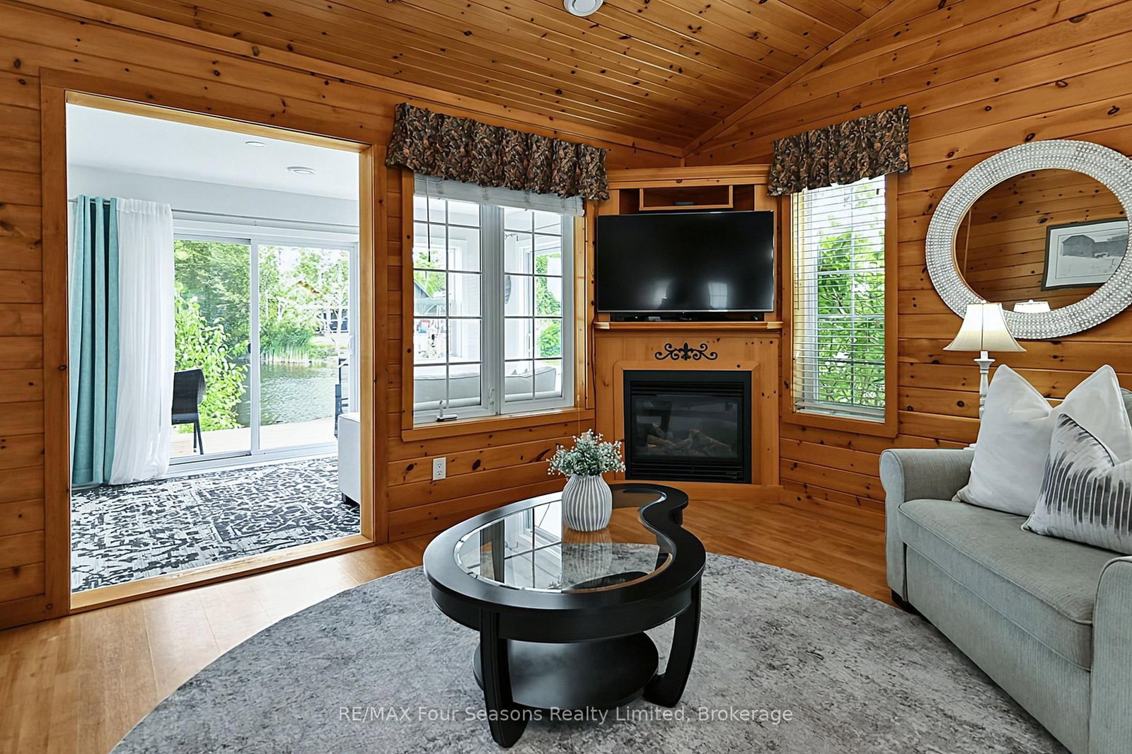 47 CABIN Crescent • Wasaga Beach, ON photo 6