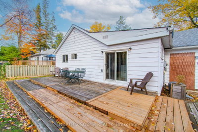 98 33rd Street N • Wasaga Beach, ON photo 3
