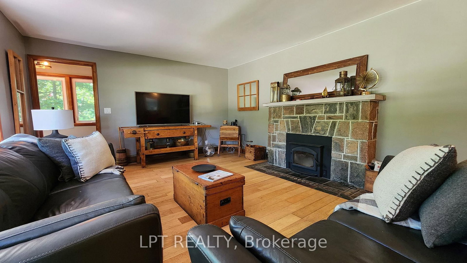 1644 Ridge Road E • Oro-Medonte, ON photo 3