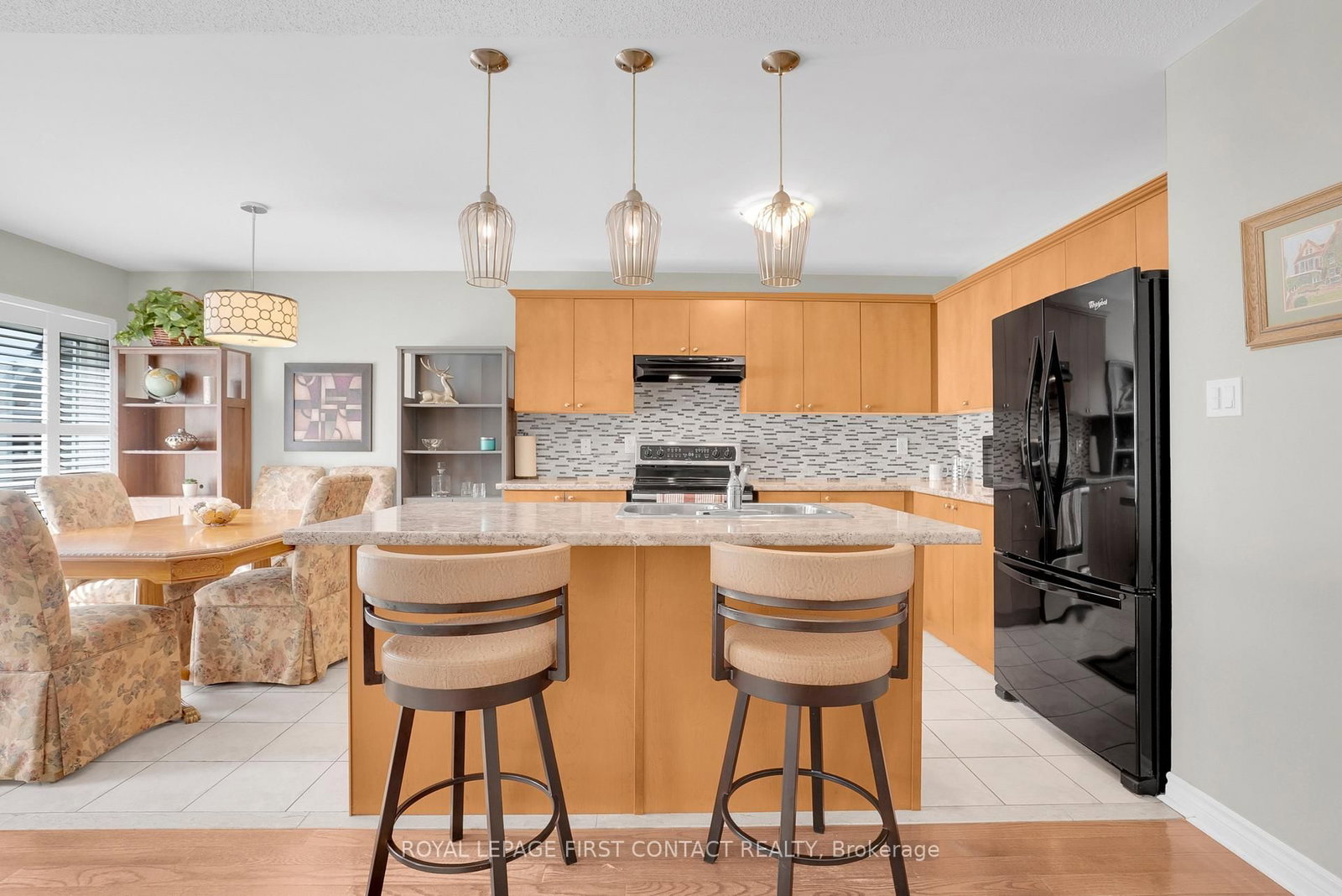 3 Maple Crown Terrace • Barrie, ON photo 4
