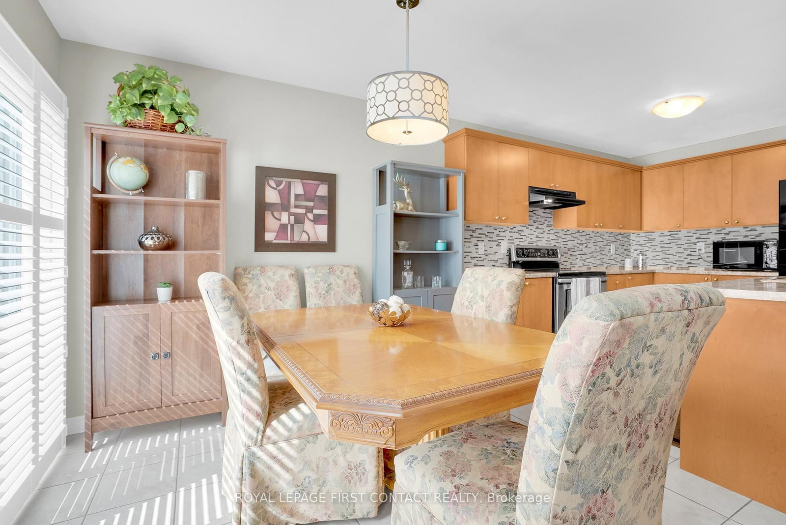 3 Maple Crown Terrace • Barrie, ON photo 8