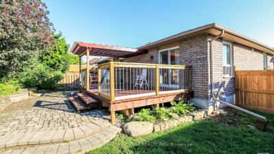 28 Brookfield Crescent • Barrie, ON photo 3