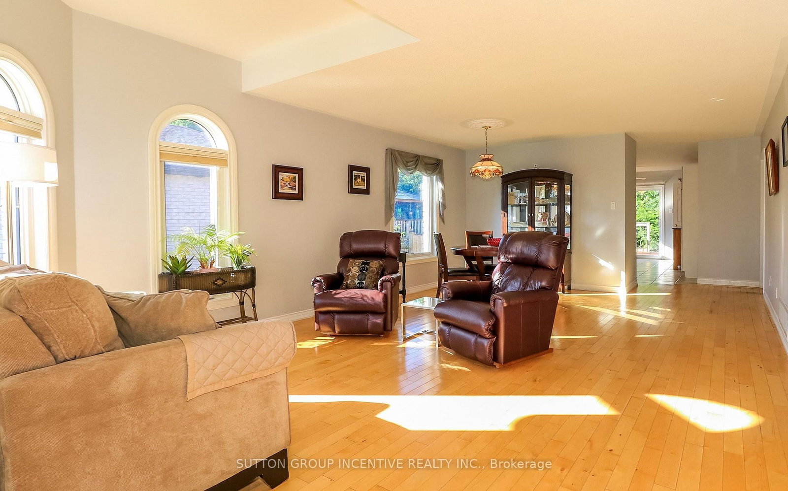 28 Brookfield Crescent • Barrie, ON photo 4