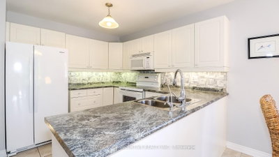 28 Brookfield Crescent • Barrie, ON photo 6