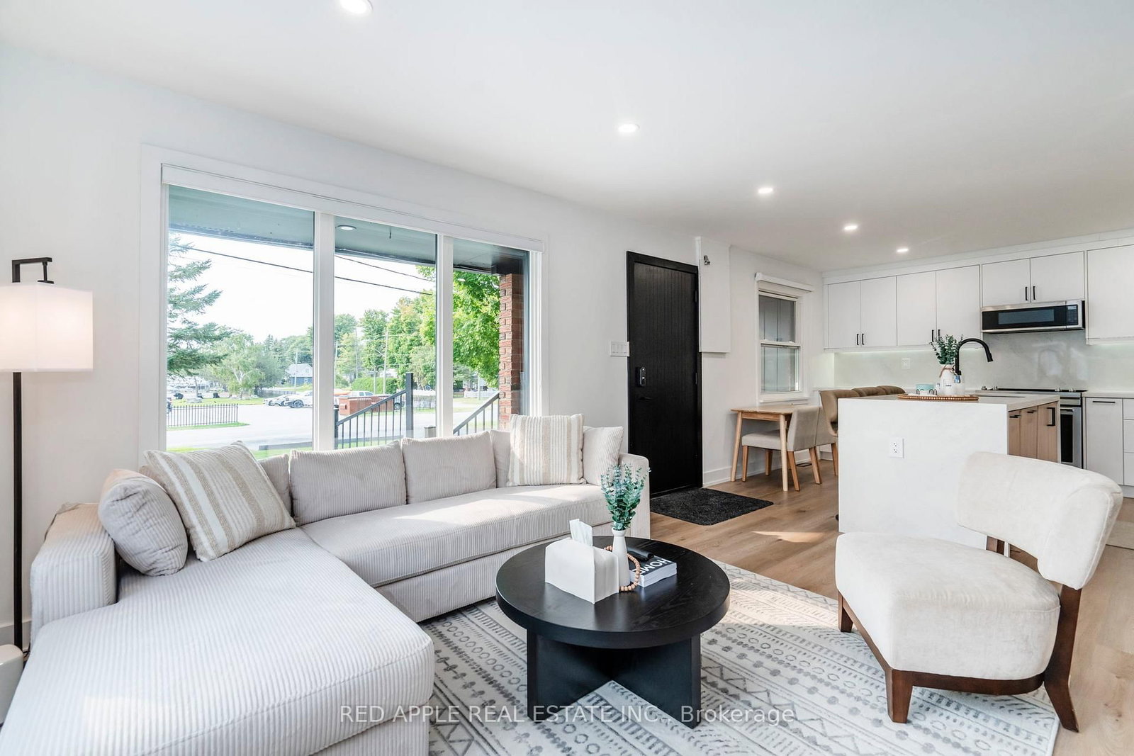 205 Hoyt Avenue • Tay, ON photo 10