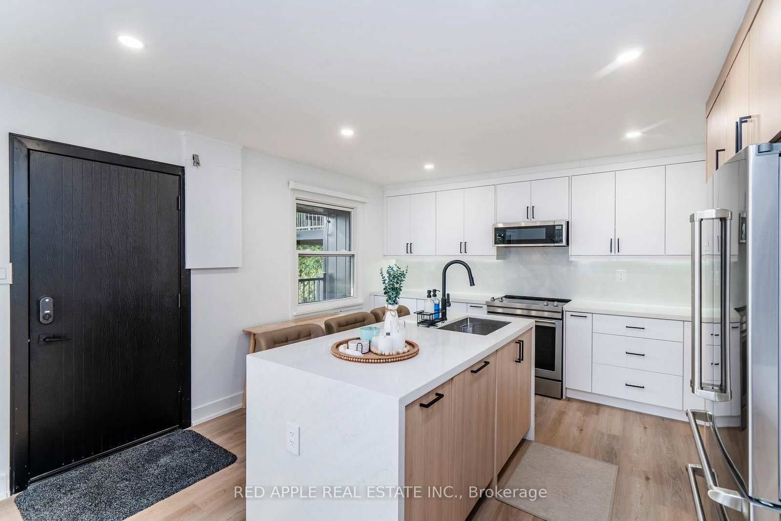 205 Hoyt Avenue • Tay, ON photo 4