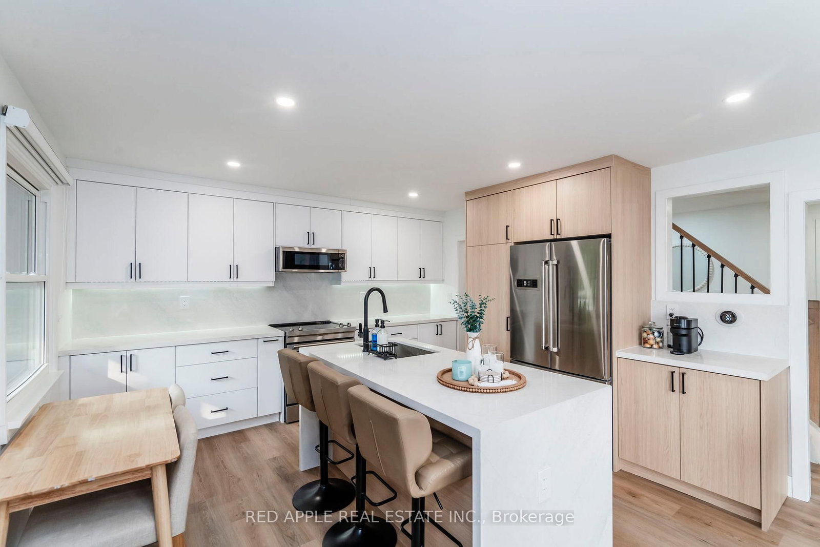 205 Hoyt Avenue • Tay, ON photo 5