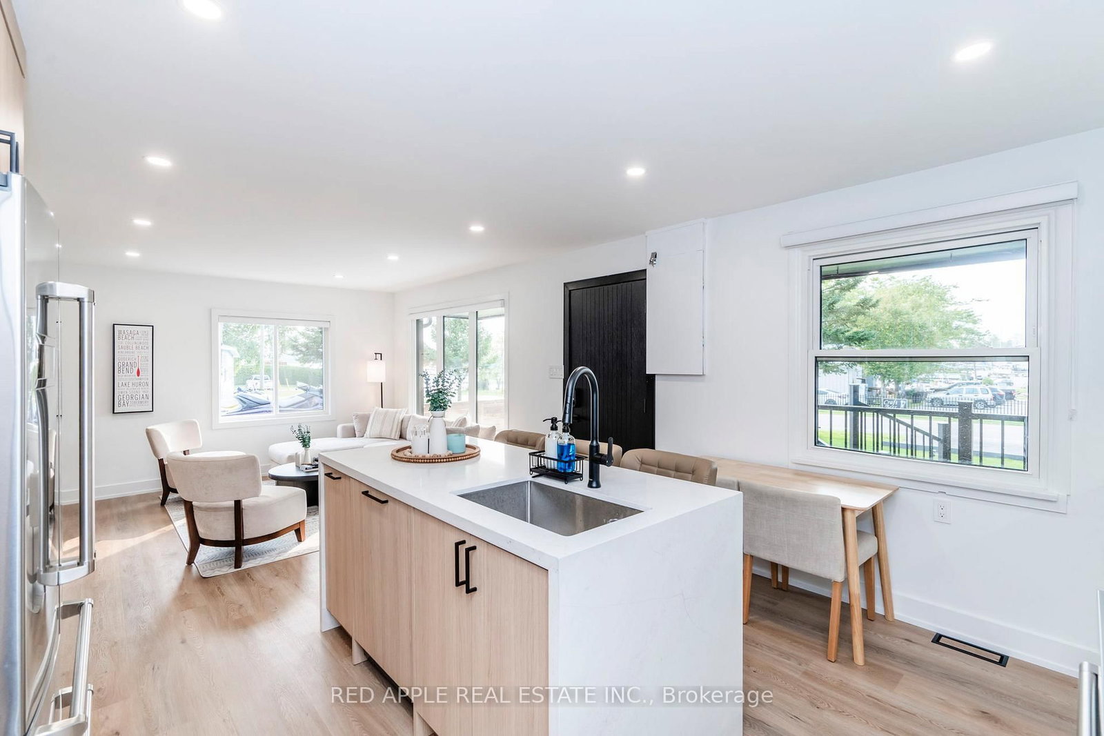 205 Hoyt Avenue • Tay, ON photo 6