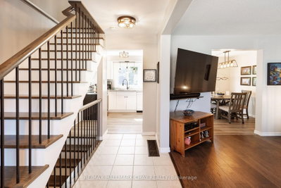 103 Daphne Crescent • Barrie, ON photo 4