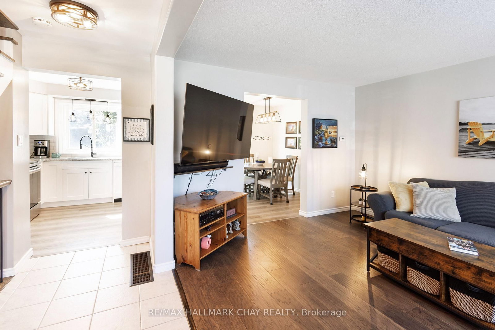 103 Daphne Crescent • Barrie, ON photo 5