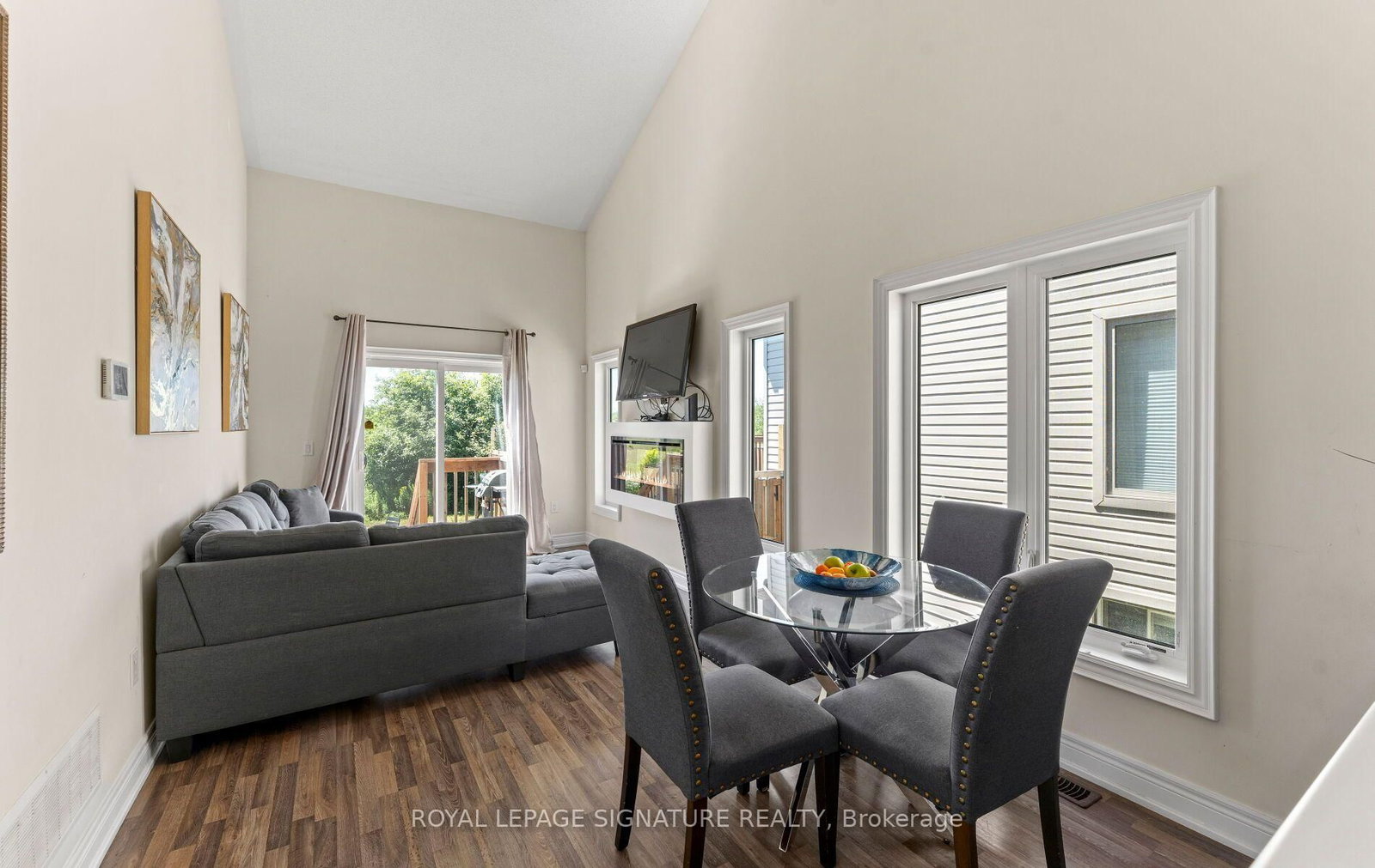 301 Atkinson Street • Clearview, ON photo 11