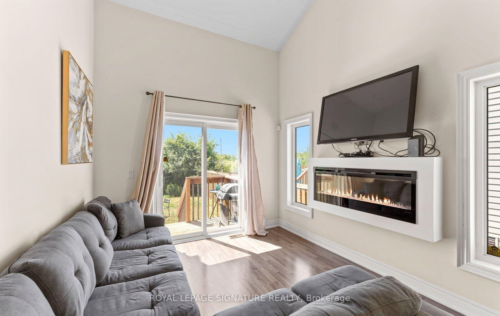 301 Atkinson Street • Clearview, ON photo 15