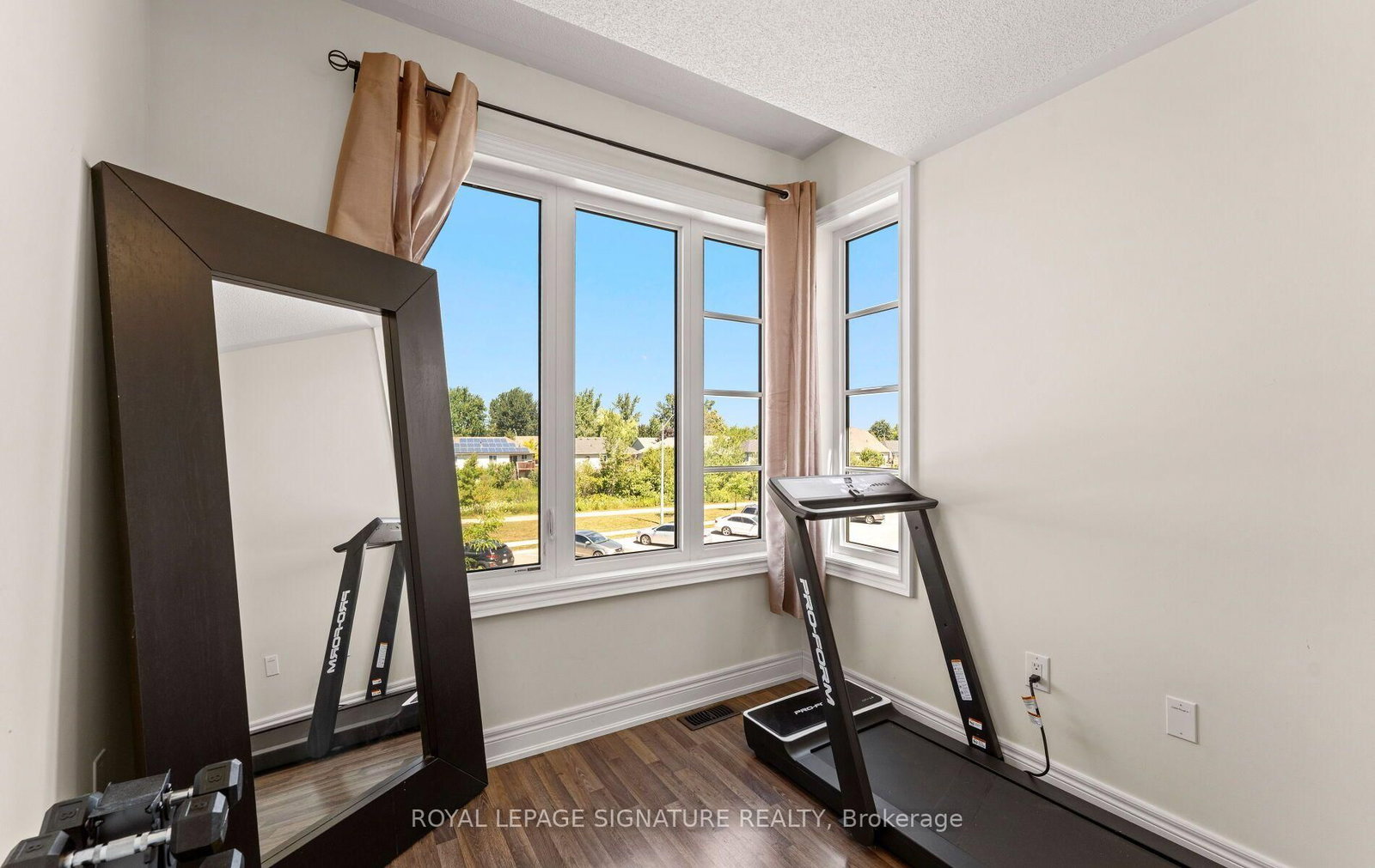 301 Atkinson Street • Clearview, ON photo 32