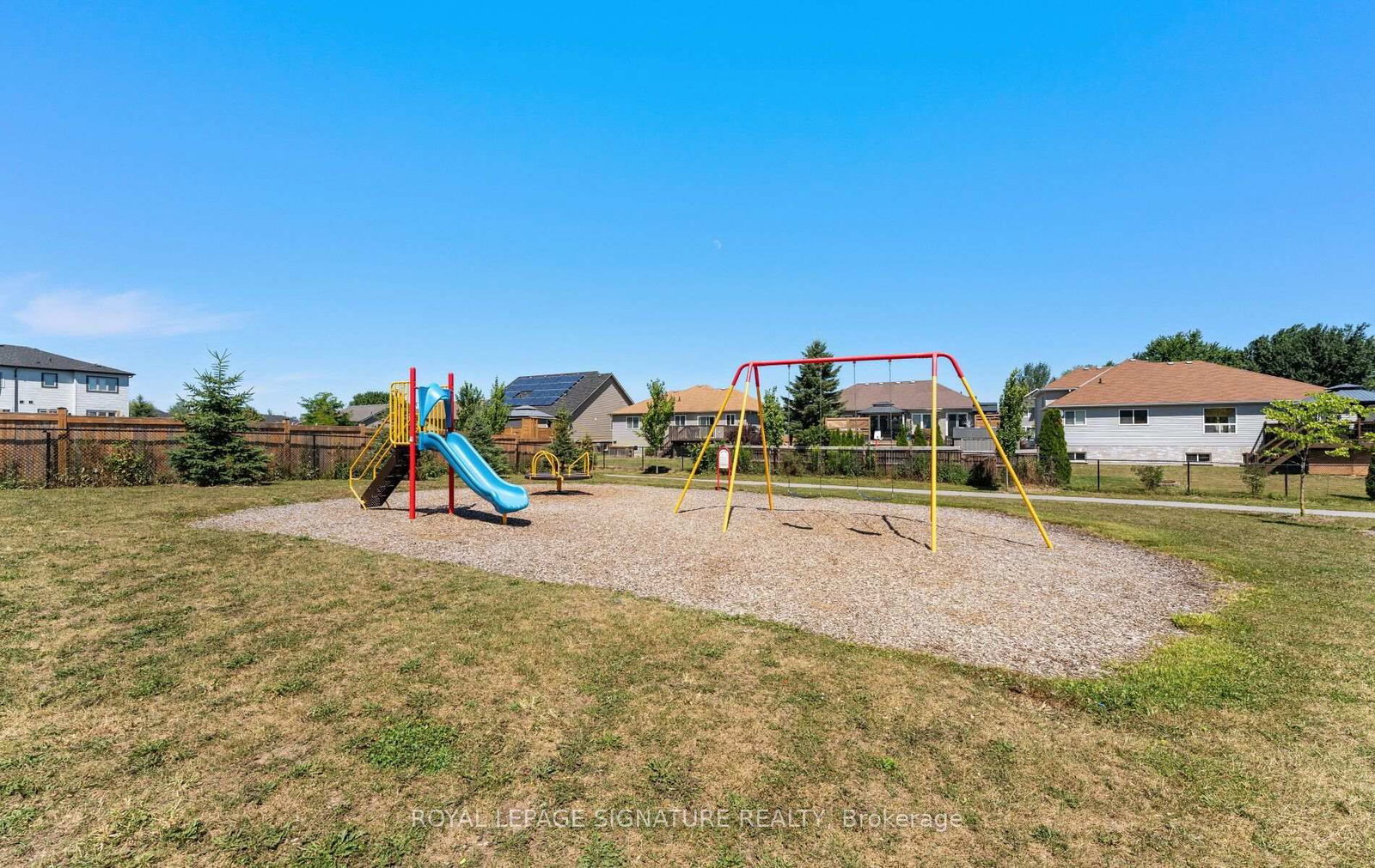 301 Atkinson Street • Clearview, ON photo 37