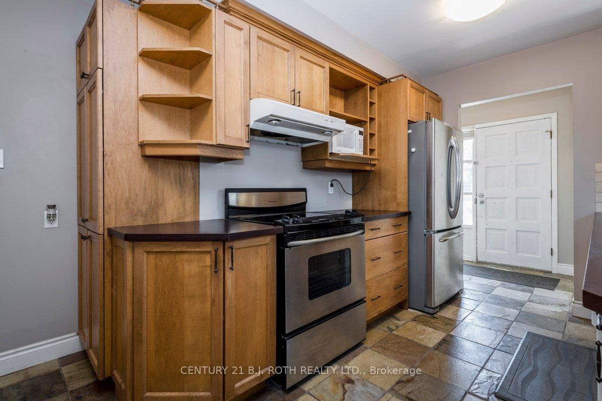 36 Cynthia Court • Barrie, ON photo 5