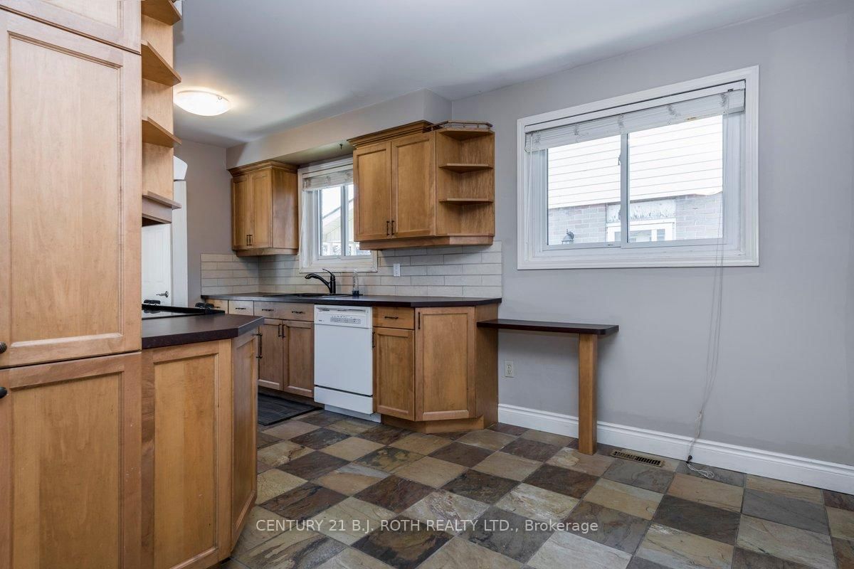 36 Cynthia Court • Barrie, ON photo 6