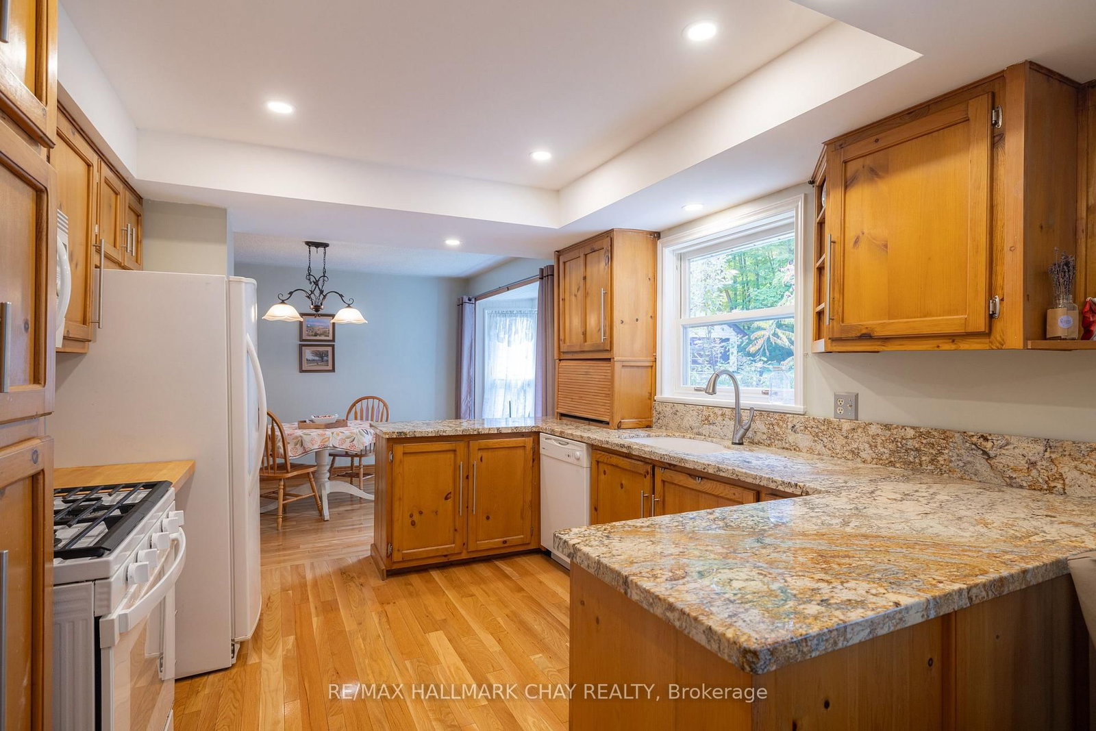 372 Lakewood Drive • Midland, ON photo 4