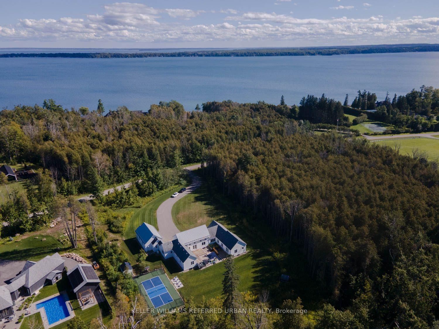 24 Windfield Drive W • Oro-Medonte, ON photo 2