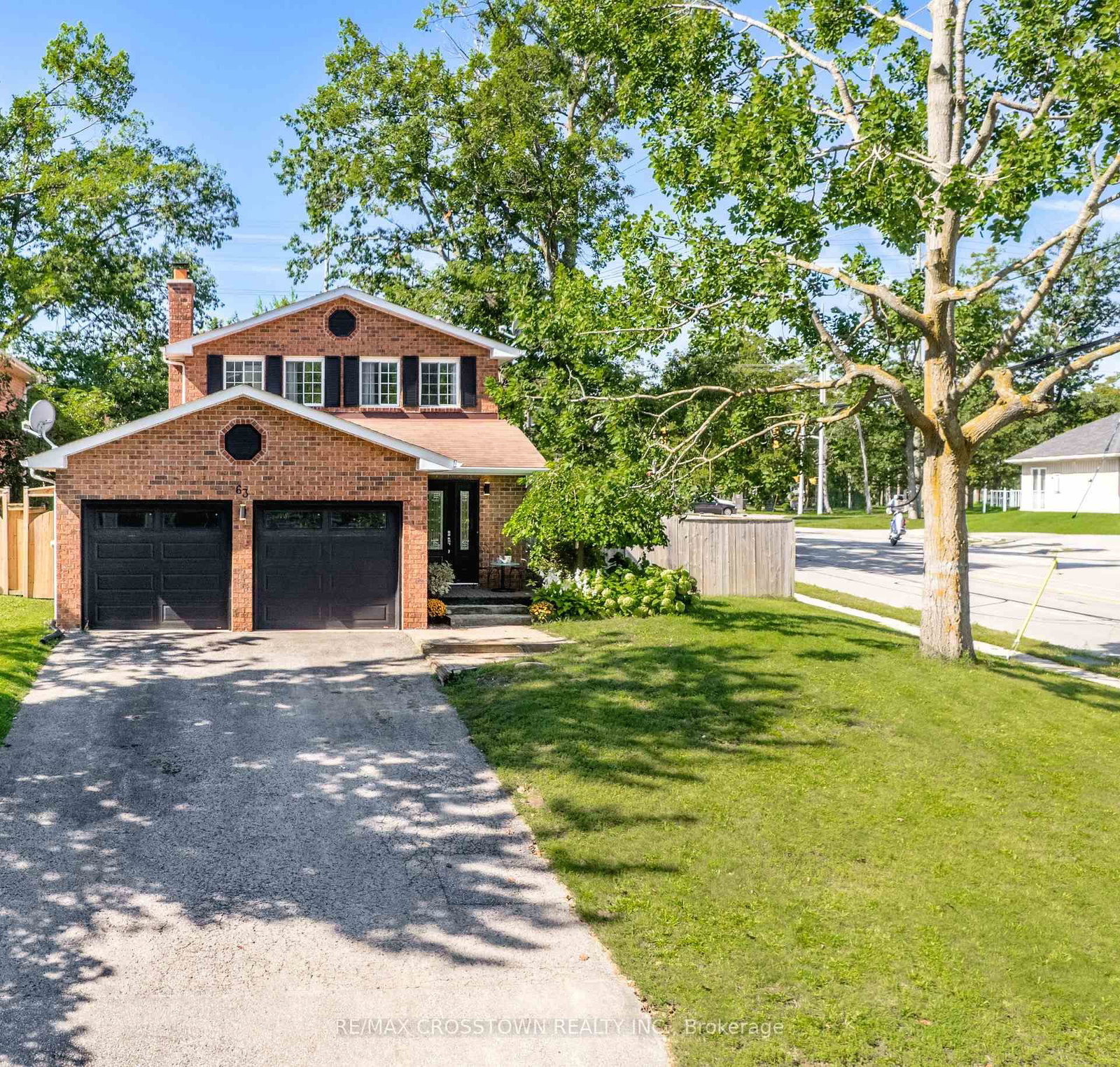 63 Oakridge Drive • Barrie, ON photo 1
