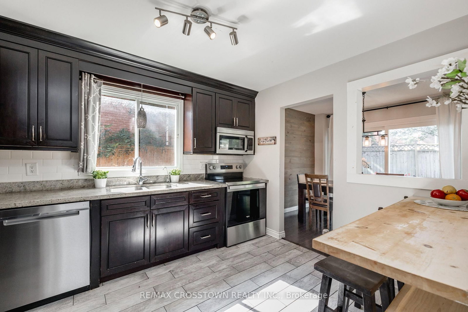 63 Oakridge Drive • Barrie, ON photo 10