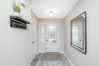 63 Oakridge Drive • Barrie, ON photo 4