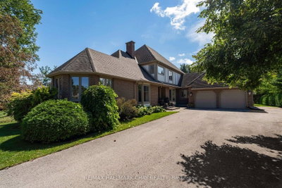 9 Howard Drive • Oro-Medonte, ON photo 3