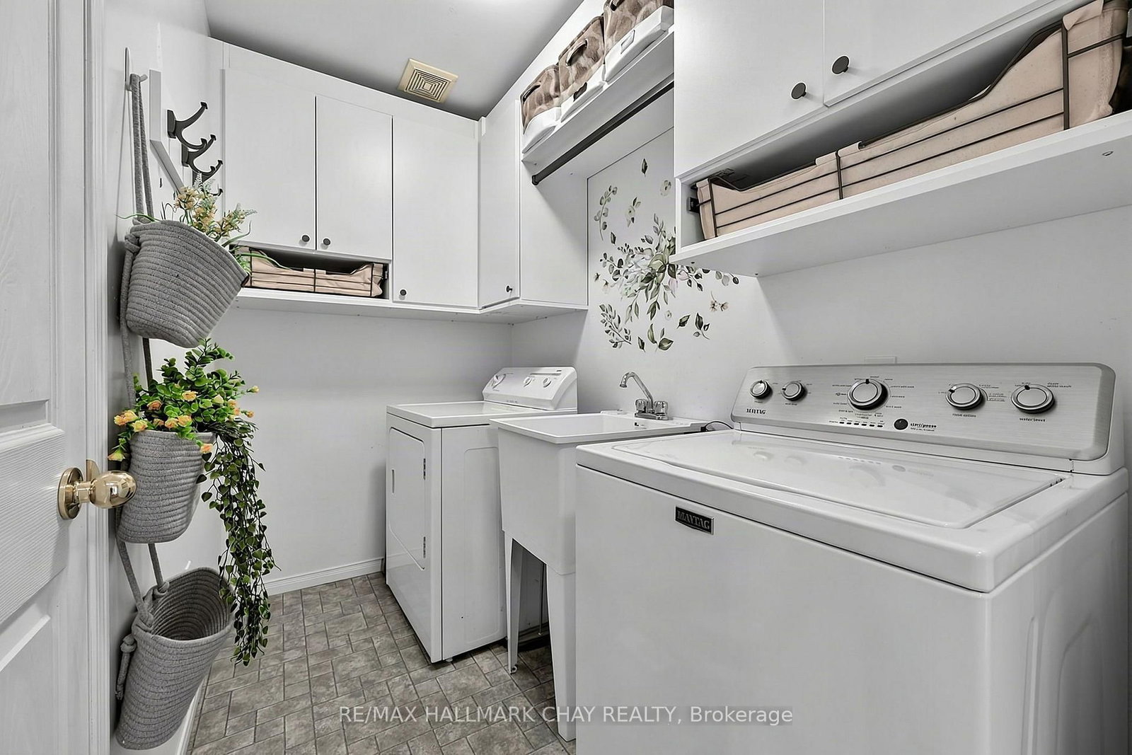 27 Masters Drive • Barrie, ON photo 13