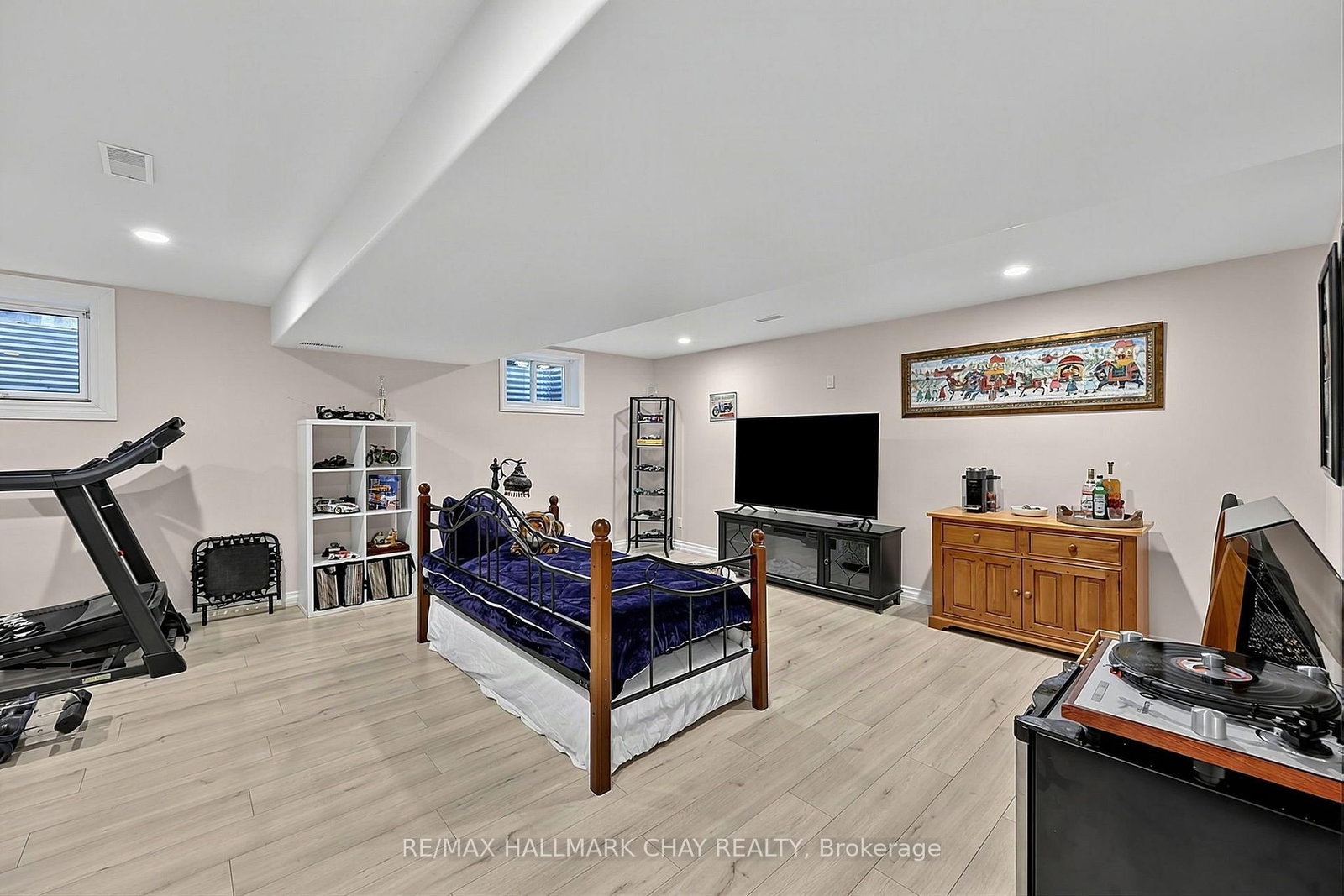 27 Masters Drive • Barrie, ON photo 15