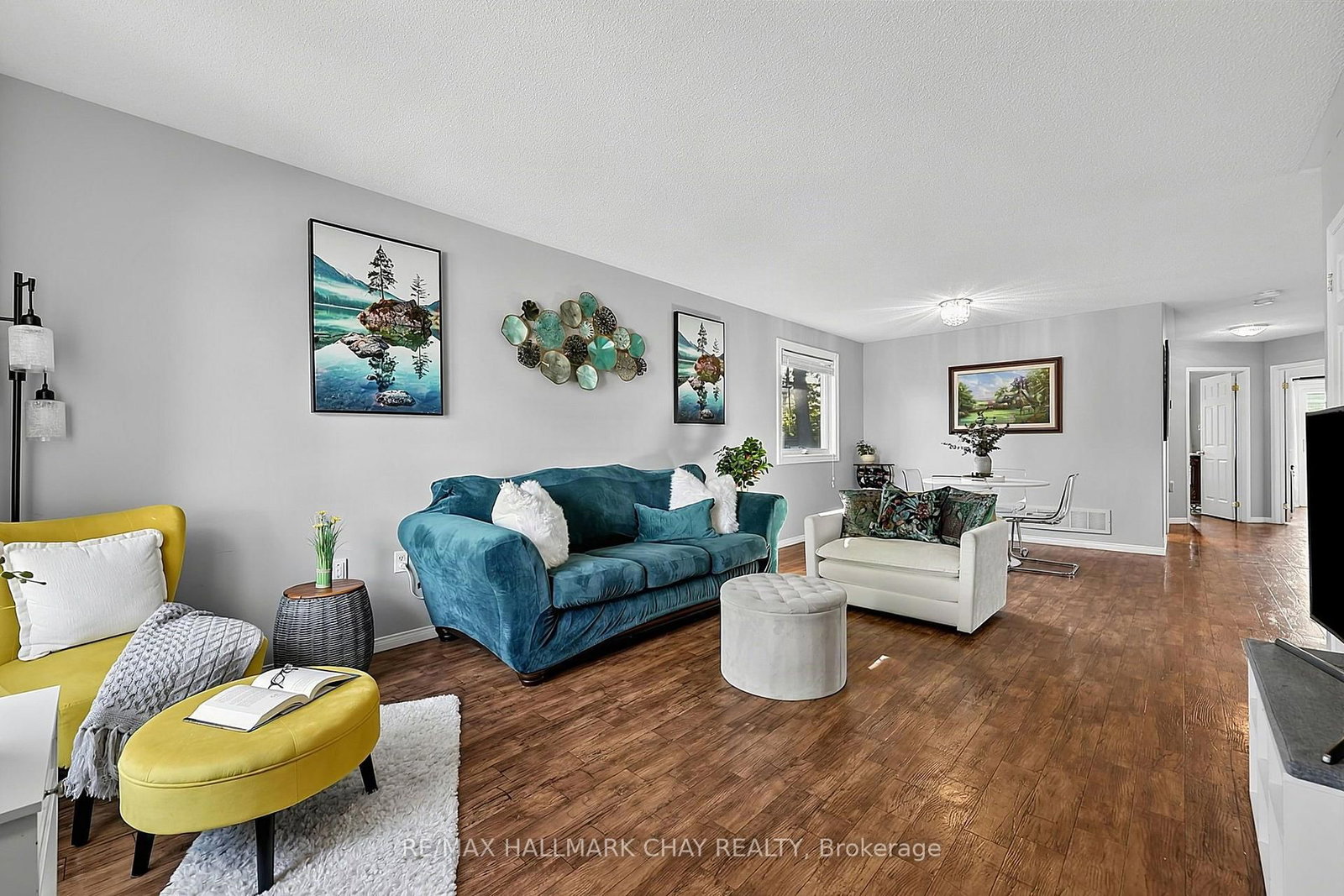 27 Masters Drive • Barrie, ON photo 3