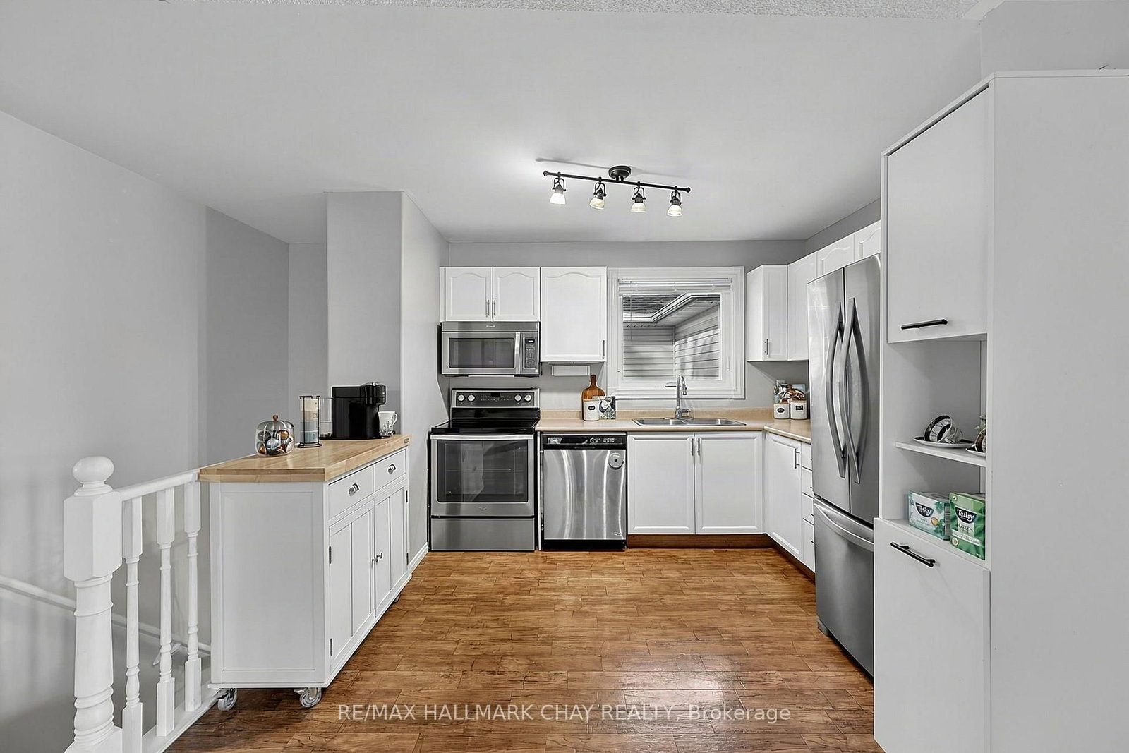 27 Masters Drive • Barrie, ON photo 5