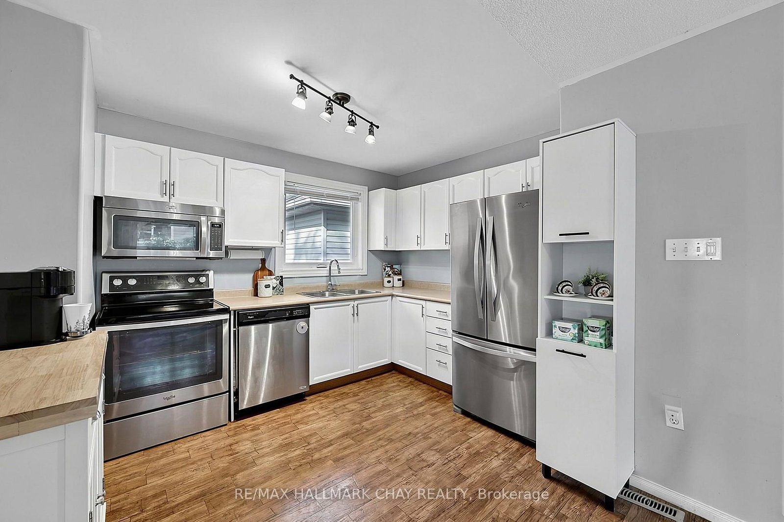 27 Masters Drive • Barrie, ON photo 6