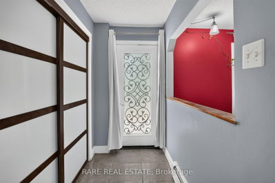 14 Pineway Court • Clearview, ON photo 4