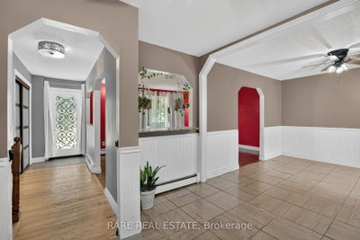 14 Pineway Court • Clearview, ON photo 5