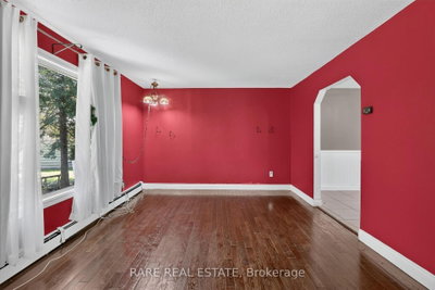 14 Pineway Court • Clearview, ON photo 7