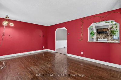 14 Pineway Court • Clearview, ON photo 8