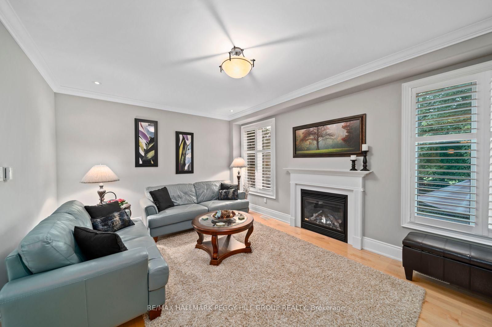 36 Auburn Court • Barrie, ON photo 4
