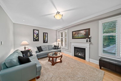 36 Auburn Court • Barrie, ON photo 4