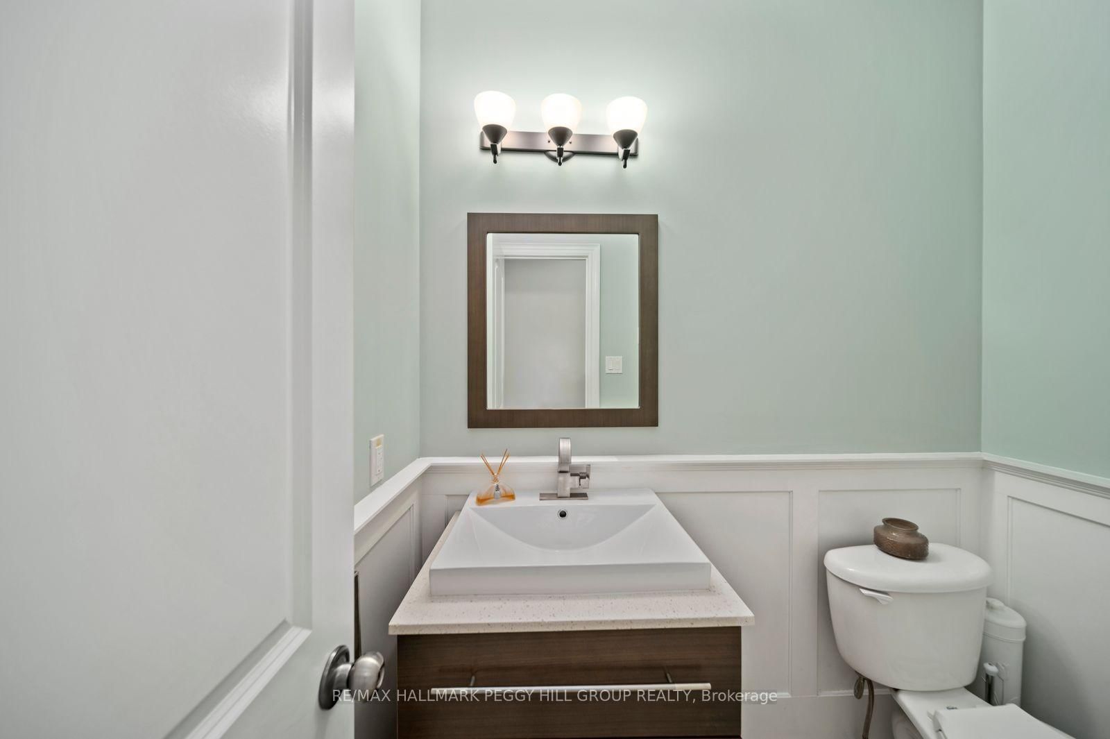36 Auburn Court • Barrie, ON photo 5
