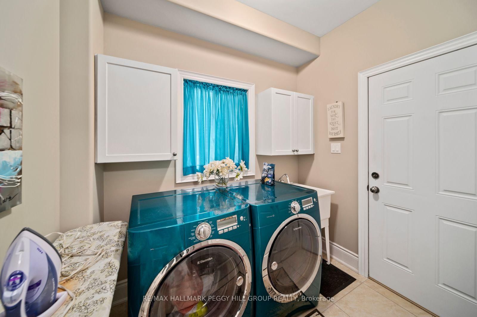 36 Auburn Court • Barrie, ON photo 6