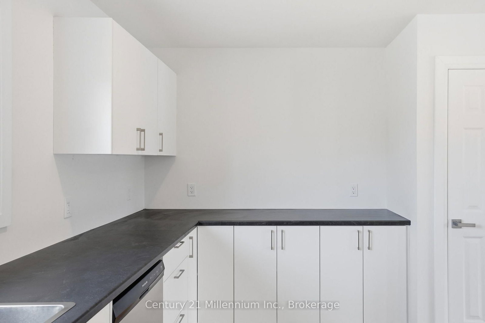 2 - 9592 BEACHWOOD Road, Collingwood 5