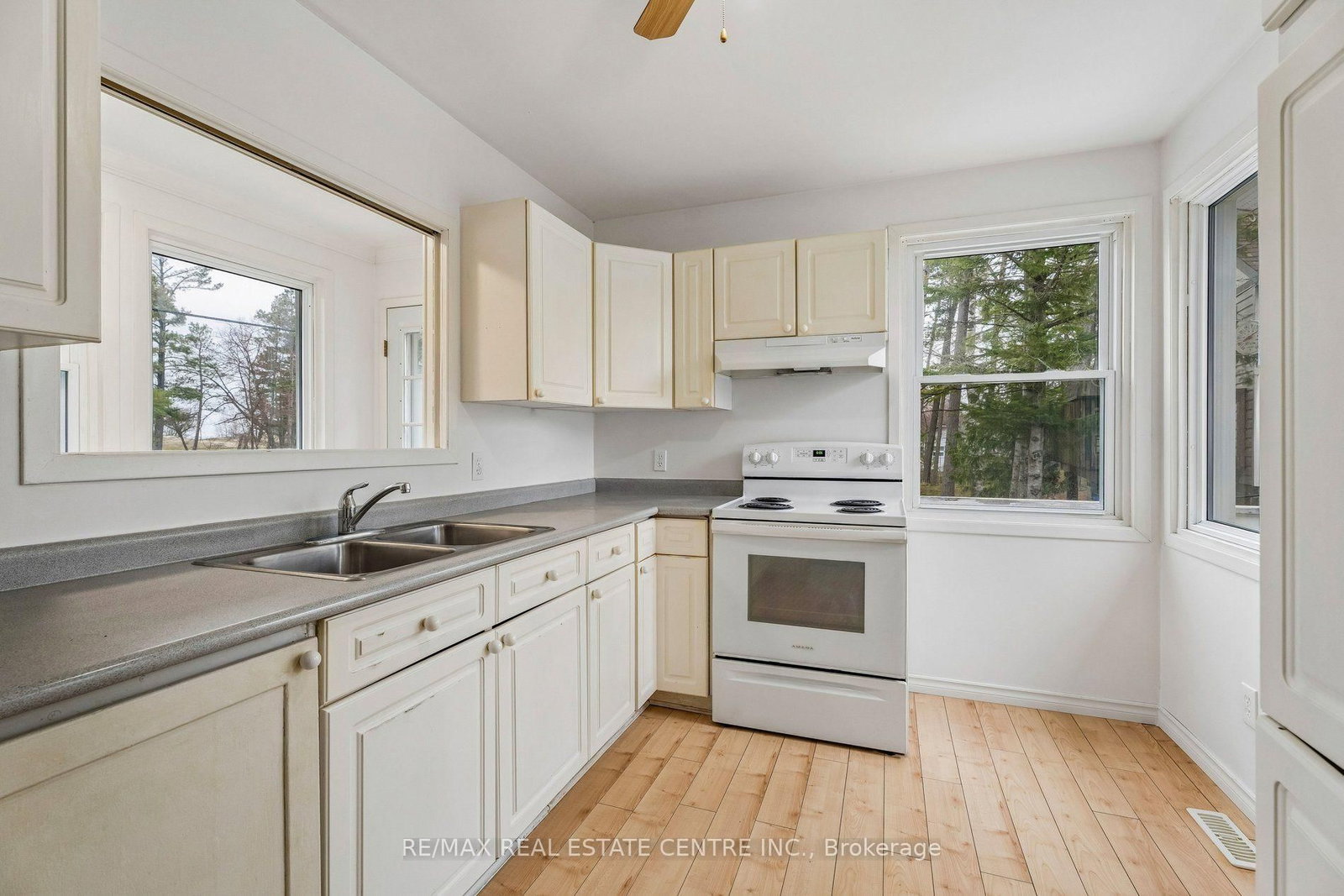 449 Mosley Street • Wasaga Beach, ON photo 15