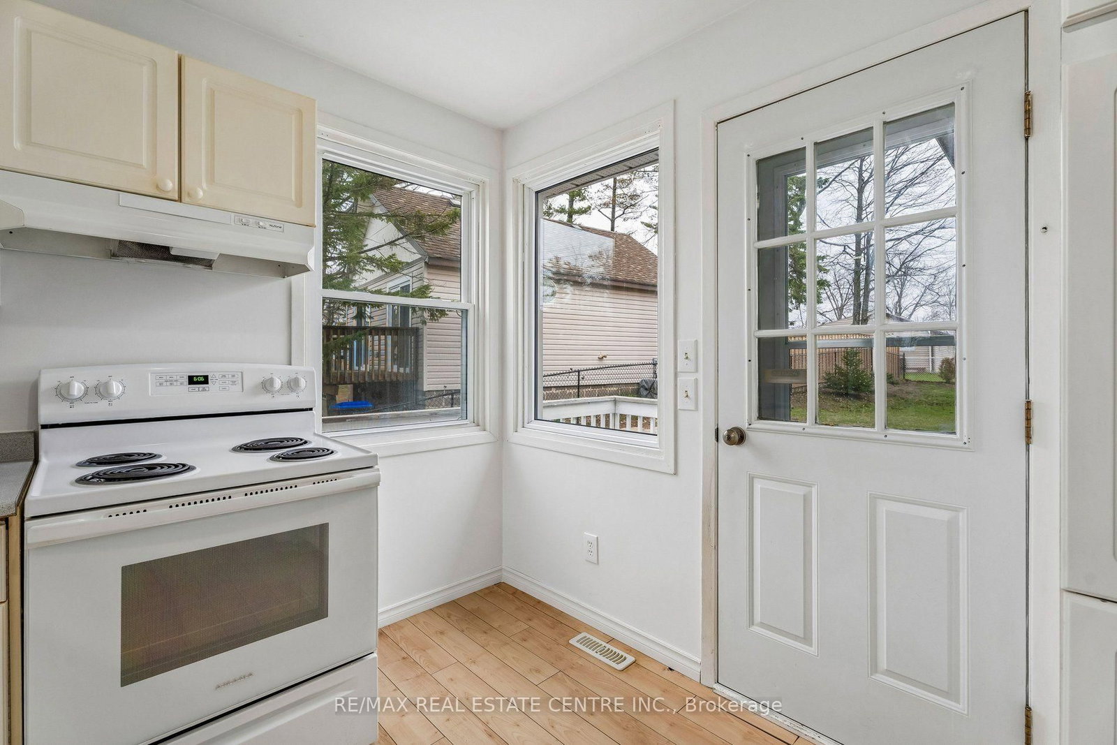 449 Mosley Street • Wasaga Beach, ON photo 16