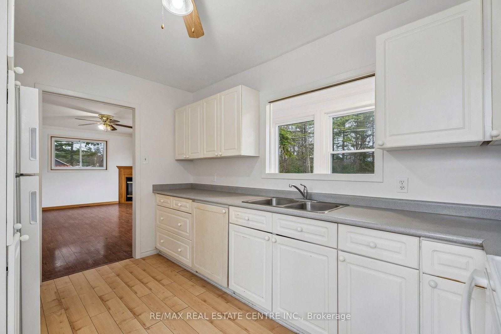 449 Mosley Street • Wasaga Beach, ON photo 18