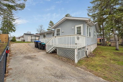 449 Mosley Street • Wasaga Beach, ON photo 2