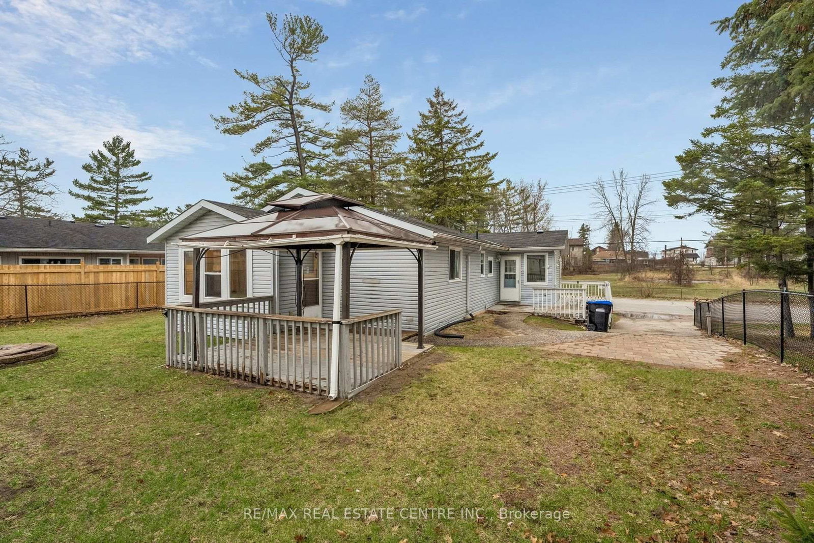 449 Mosley Street • Wasaga Beach, ON photo 6