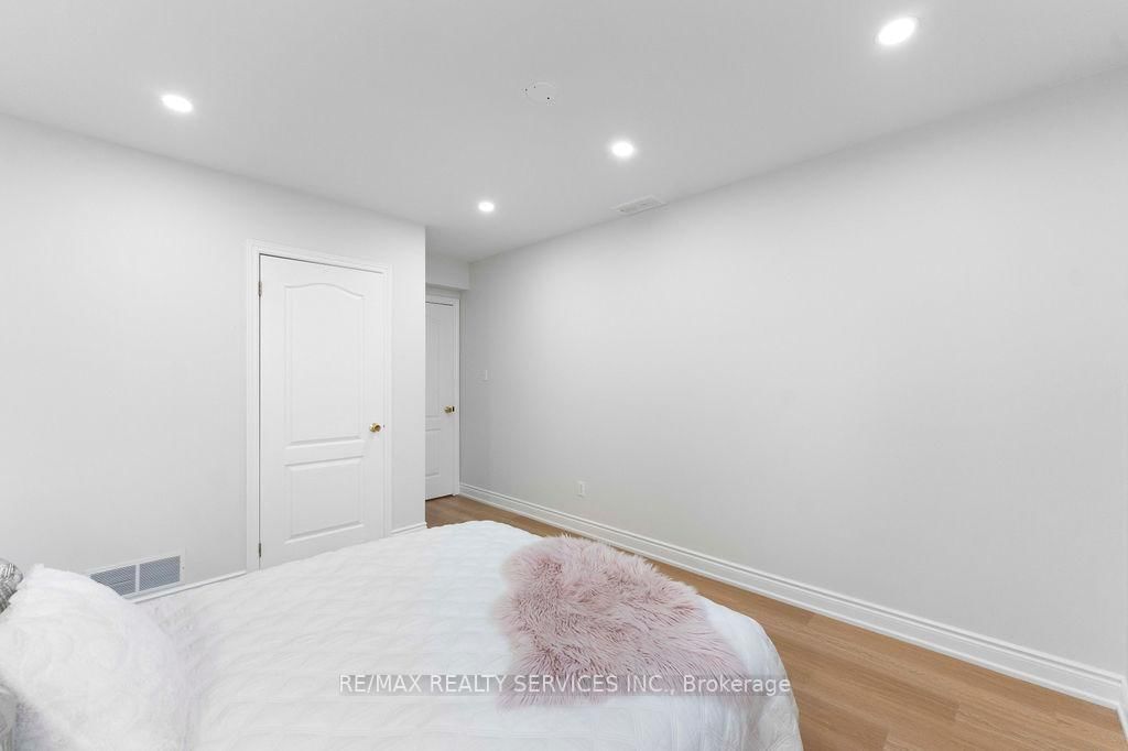 254 Old Mosley Street • Wasaga Beach, ON photo 18