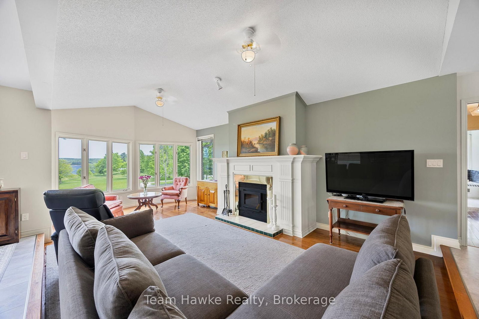 26 Jury Drive • Penetanguishene, ON photo 3