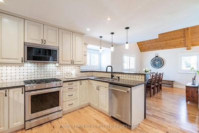 2 Agnes Street • Oro-Medonte, ON photo 6